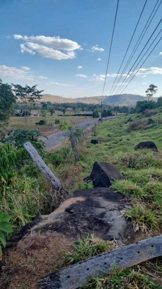 Vende-se sitio de 8,5 alqueires a 900 metros do centro de Governador Jorge Texeira