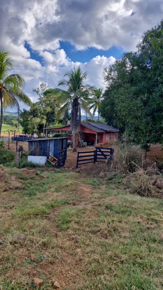 Vende-se sitio de 8,5 alqueires a 900 metros do centro de Governador Jorge Texeira