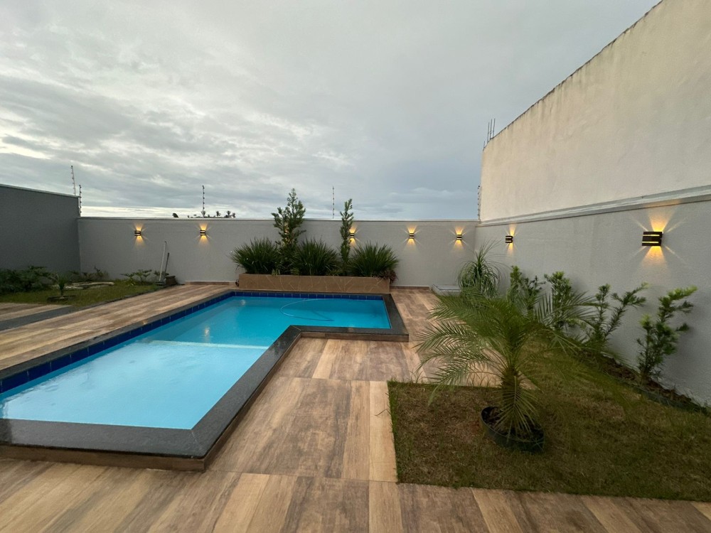 Vende se excelente casa com piscina no Savana Park em Jaru-RO