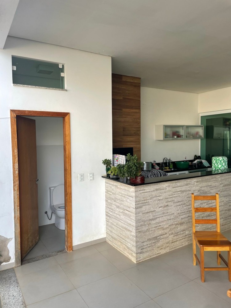 Vende-se Ótima residência na Rua Principal do Savana Park em Jaru