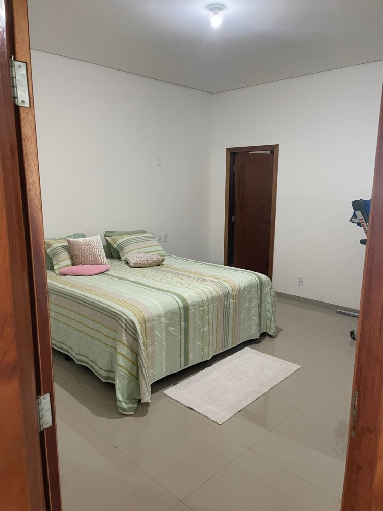 Vende-se Ótima residência na Rua Principal do Savana Park em Jaru