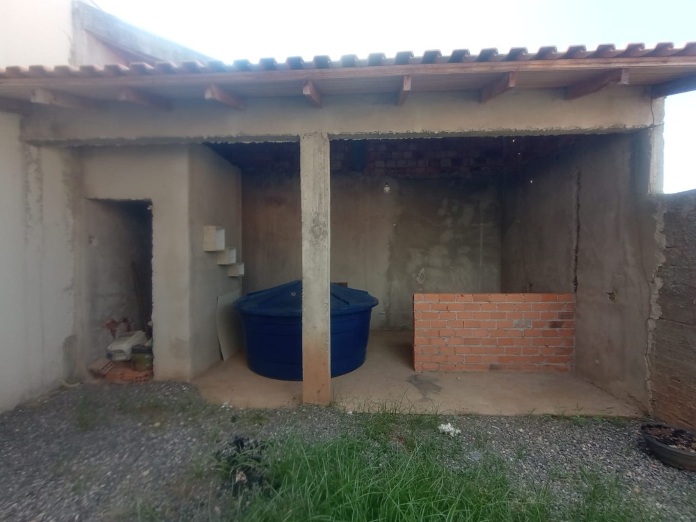 Vende-se casa bem localizada no Savana Park