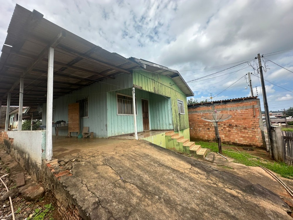 Vende-se imóvel 10×40 próximo ao Fórum de Jaru