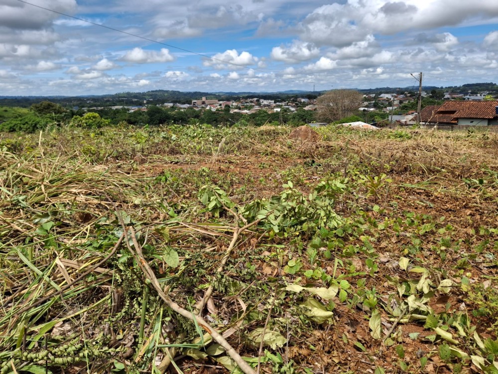 Vende-se terreno escriturado 28×44 no cidade alta