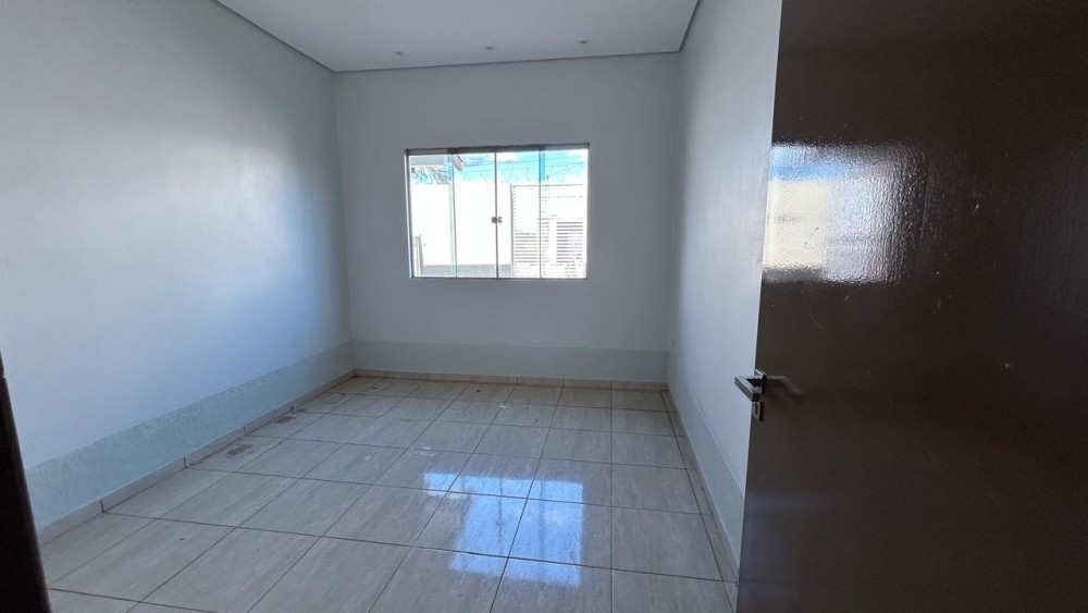 Aluga-se excelente casa com piscina no setor 04 Aluga-se excelente casa com piscina no setor 04