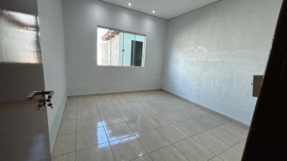 Aluga-se excelente casa com piscina no setor 04 Aluga-se excelente casa com piscina no setor 04