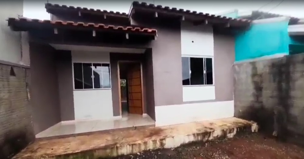 Vende-se casa apta a financiamento na entrada do Savana Park em Jaru