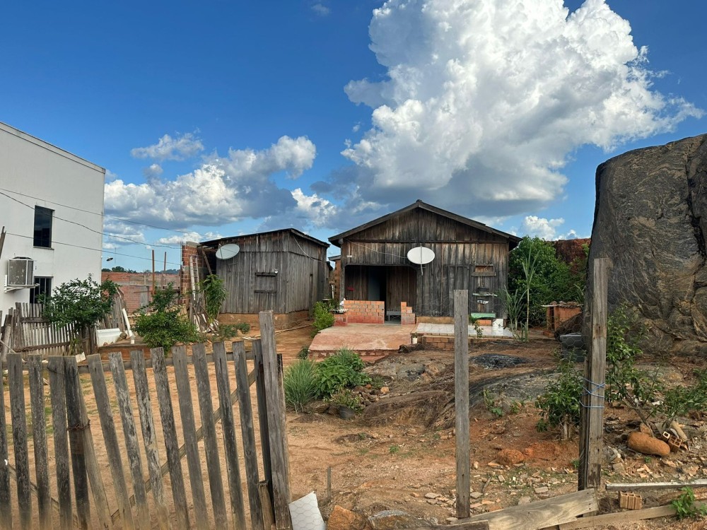 Vende-se data 15×30 bem localizada no setor 4 em Jaru