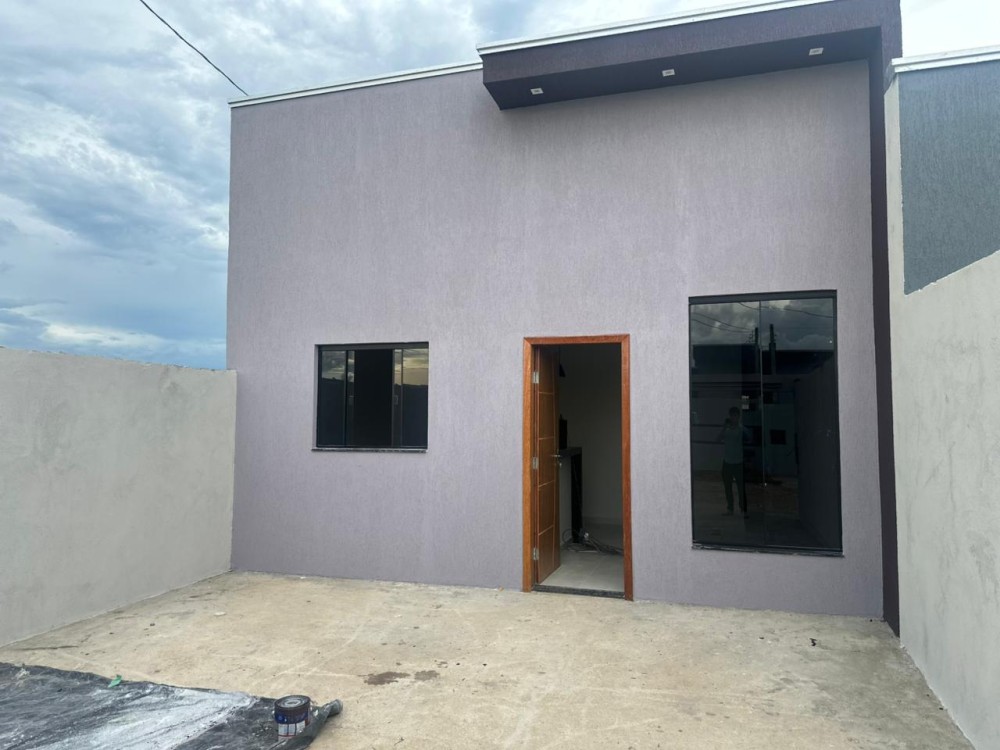 Vende-se casa nova com 3 quartos sendo uma suíte, apta a financiamento no Savana Park