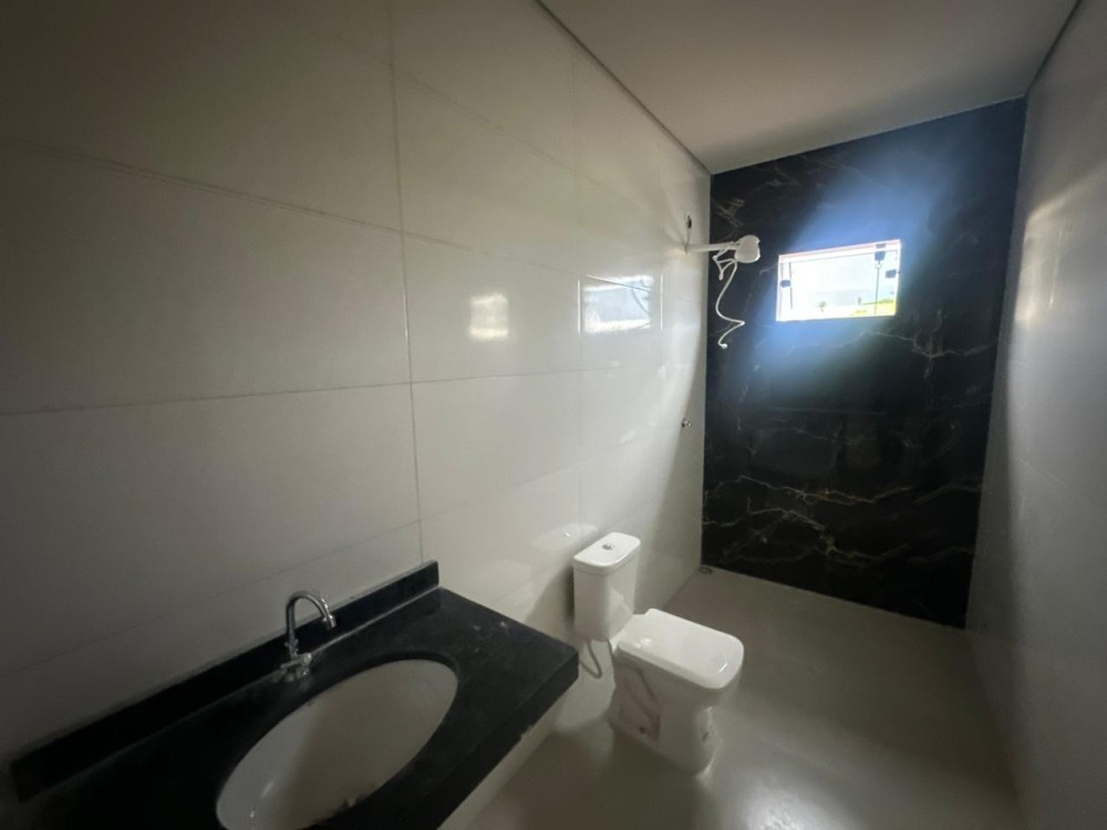 Vende-se casa nova com 3 quartos sendo uma suíte, apta a financiamento no Savana Park