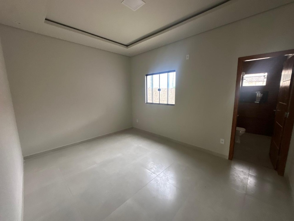 Vende-se casa nova com 3 quartos sendo uma suíte, apta a financiamento no Savana Park