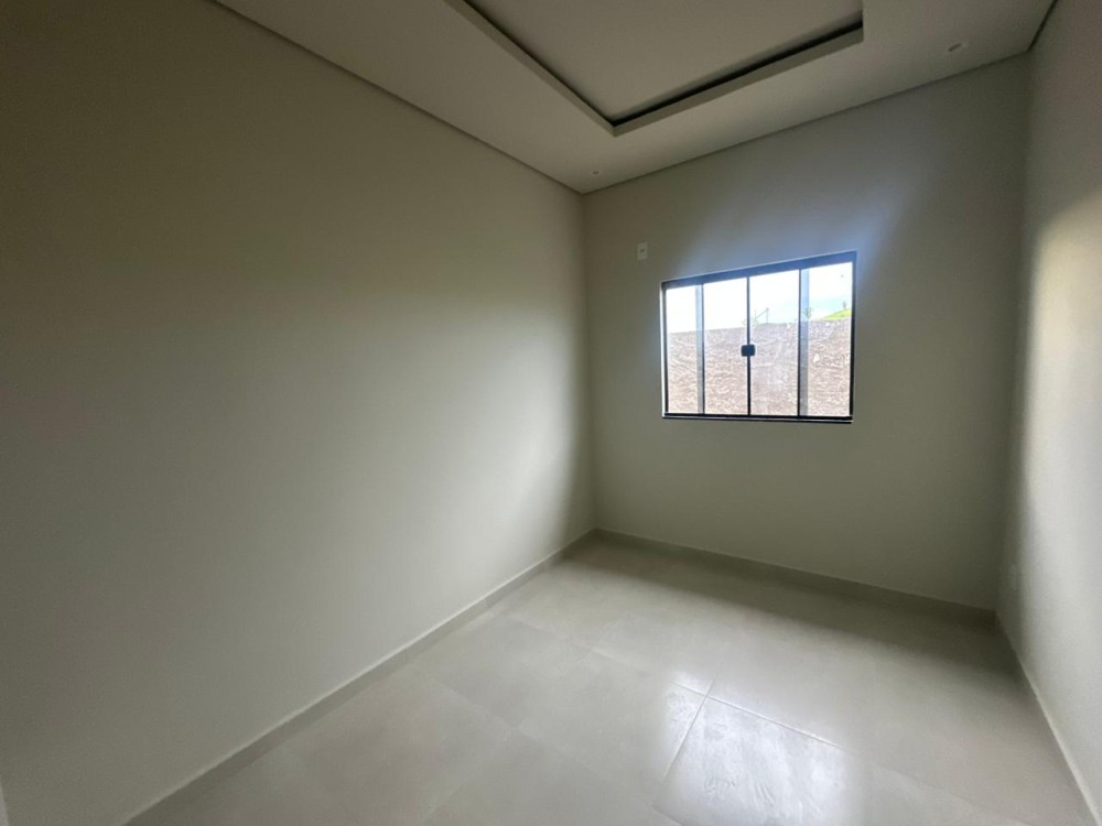 Vende-se casa nova com 3 quartos sendo uma suíte, apta a financiamento no Savana Park