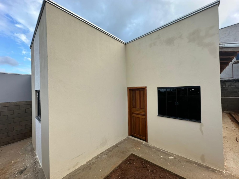 Aluga-se casa nova com suíte no Orleans