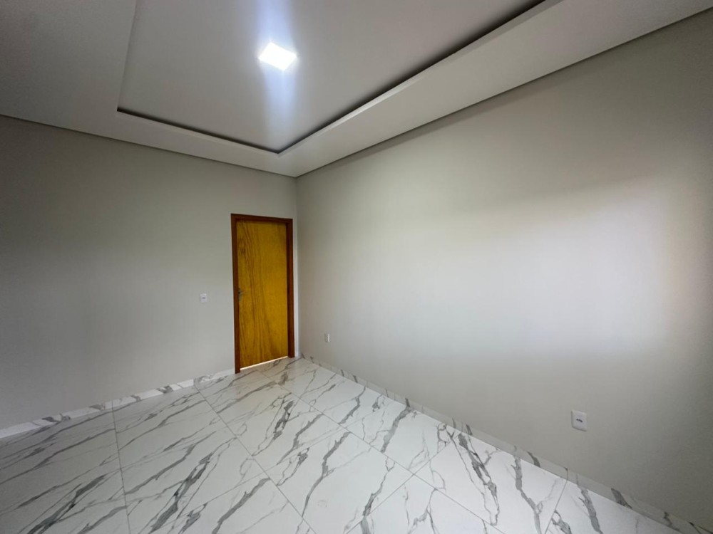 Aluga-se casa nova com suíte no Orleans