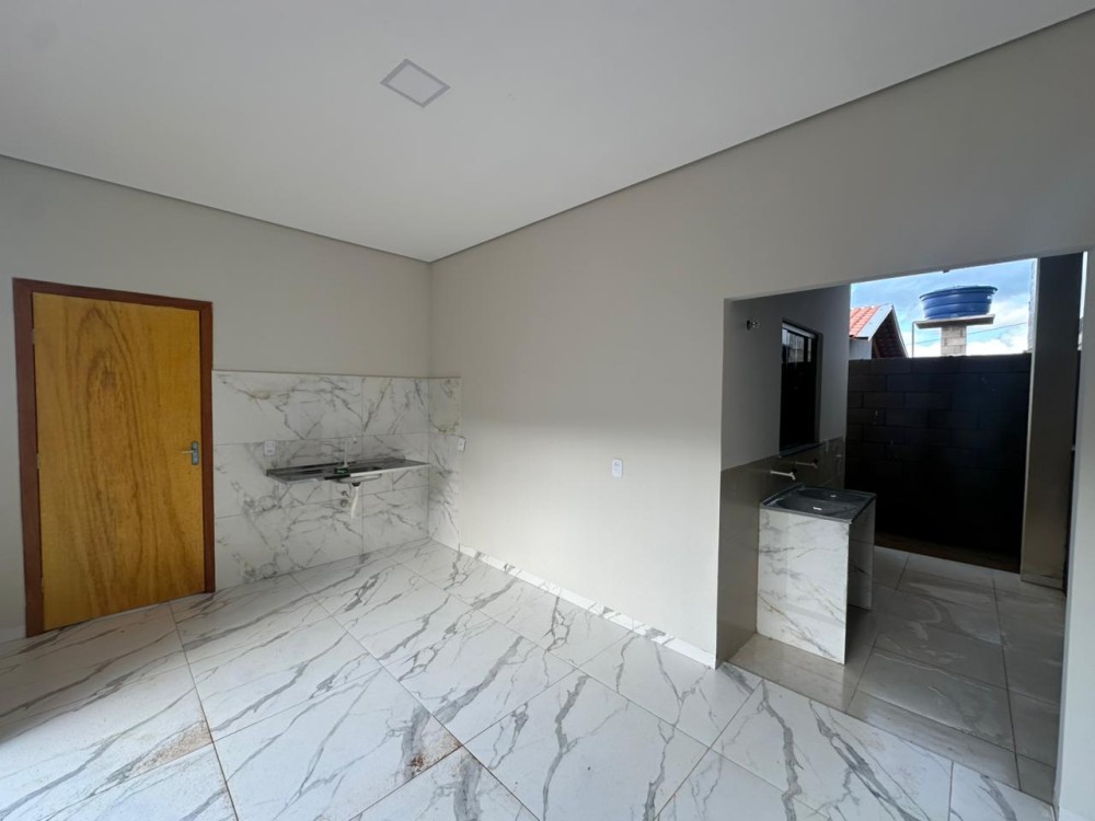 Aluga-se casa nova com suíte no Orleans