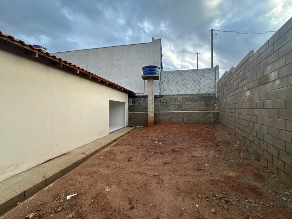 Aluga-se casa nova com suíte no Orleans