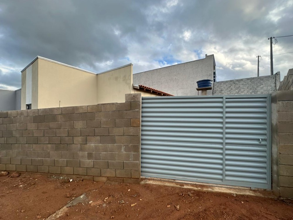 Aluga-se casa nova com suíte no Orleans