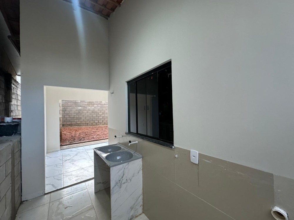 Aluga-se casa nova com suíte no Orleans