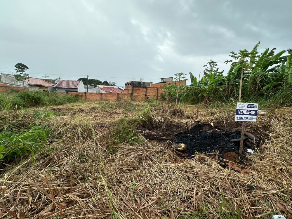 Vende-se terreno 12×25 por apenas R$100.000 no Orleans