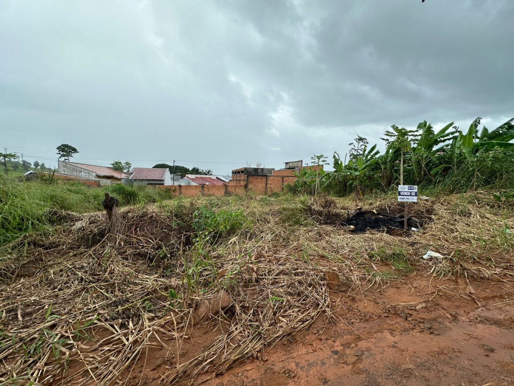 Vende-se terreno 12×25 por apenas R$100.000 no Orleans