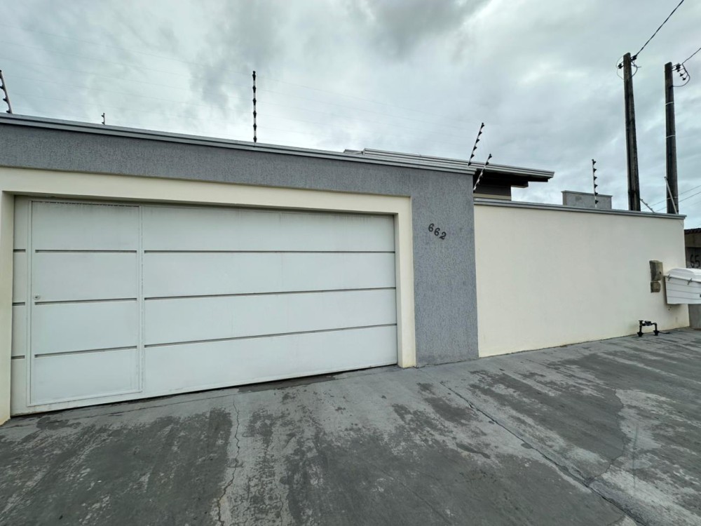 Vende-se ótimo imóvel com 3 quartos, suíte e edícula no setor 2