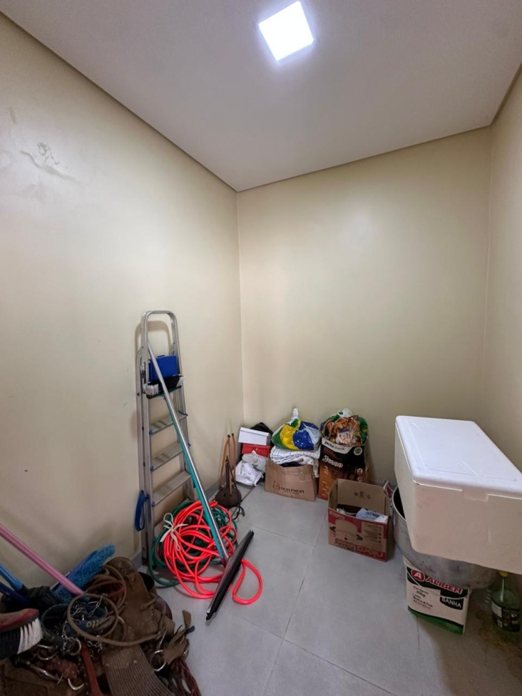 Vende-se ótimo imóvel com 3 quartos, suíte e edícula no setor 2