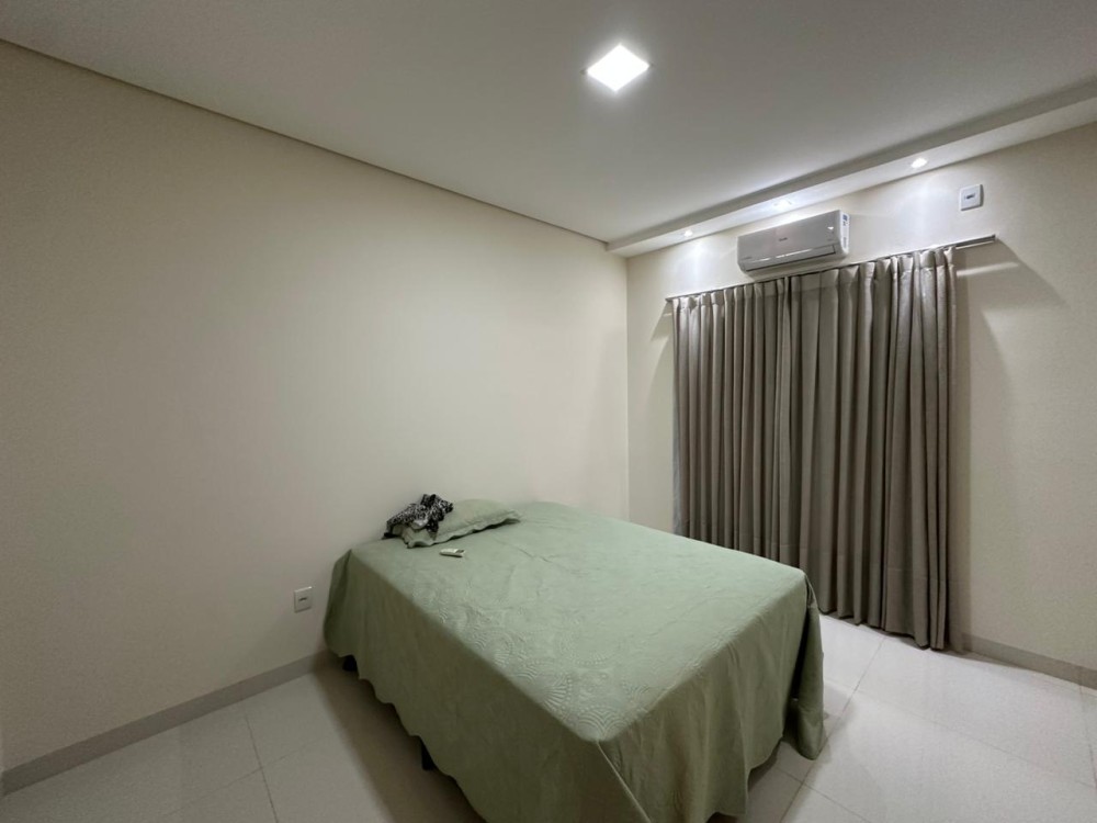 Vende-se ótimo imóvel com 3 quartos, suíte e edícula no setor 2