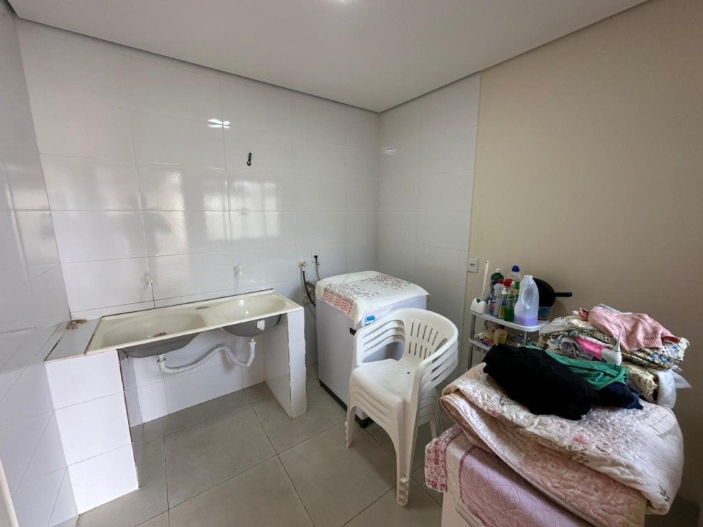 Vende-se ótimo imóvel com 3 quartos, suíte e edícula no setor 2