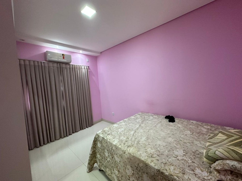 Vende-se ótimo imóvel com 3 quartos, suíte e edícula no setor 2