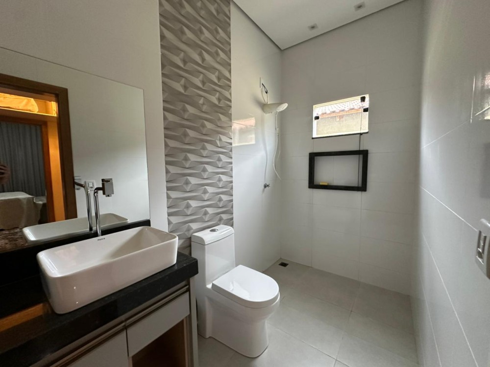 Vende-se ótimo imóvel com 3 quartos, suíte e edícula no setor 2