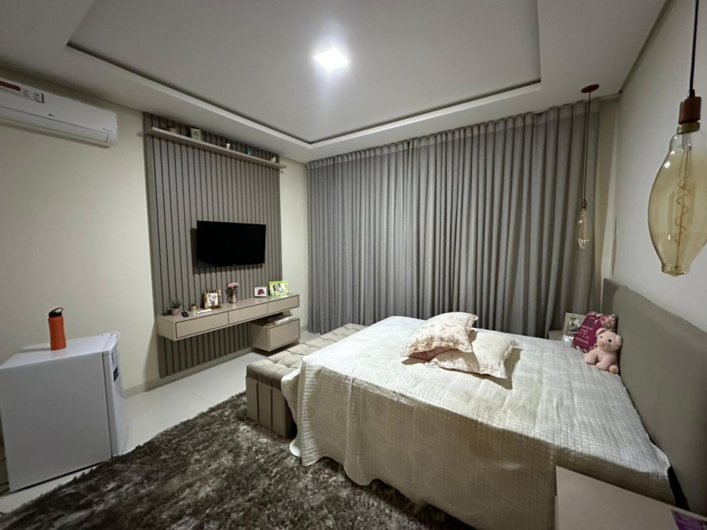 Vende-se ótimo imóvel com 3 quartos, suíte e edícula no setor 2