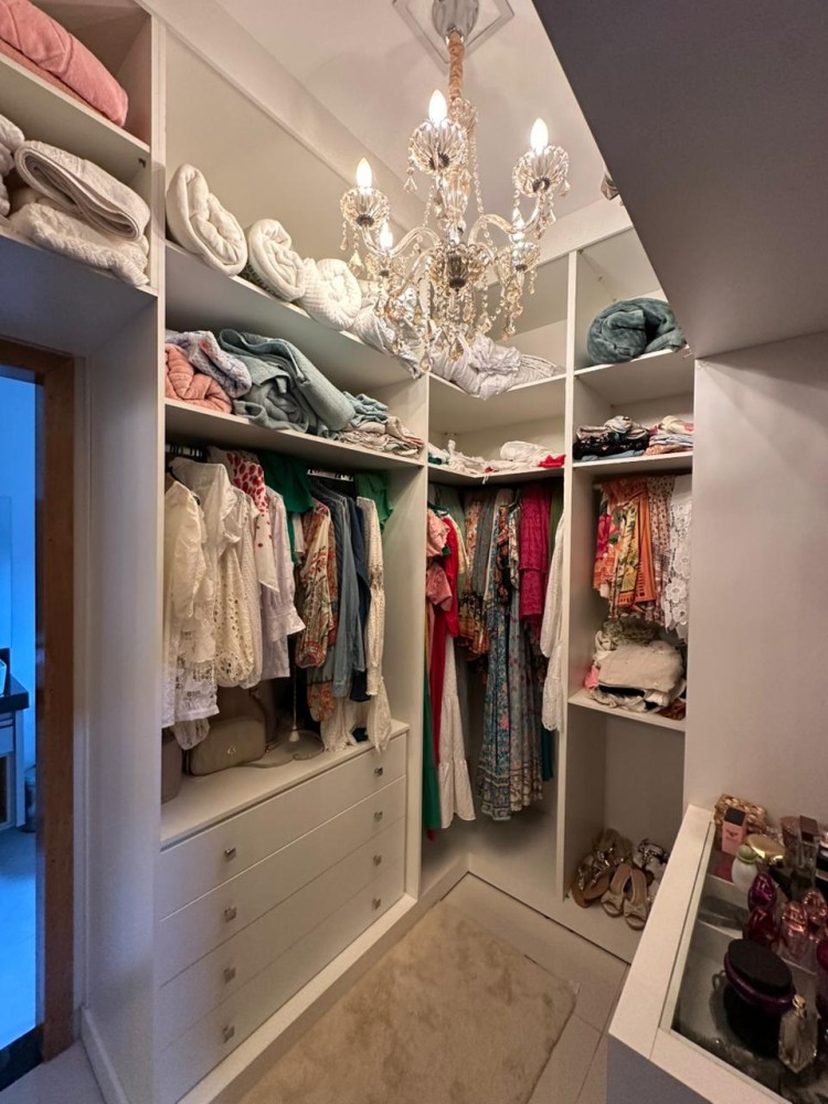 Vende-se ótimo imóvel com 3 quartos, suíte e edícula no setor 2