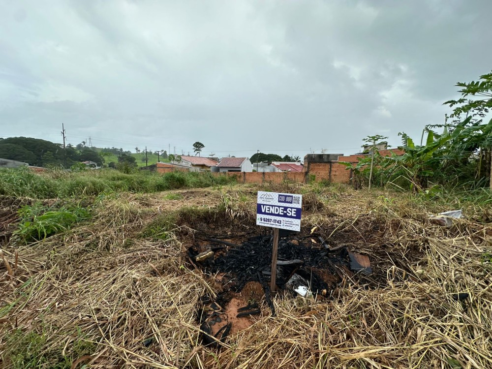 Vende-se terreno 12×25 por apenas R$100.000 no Orleans