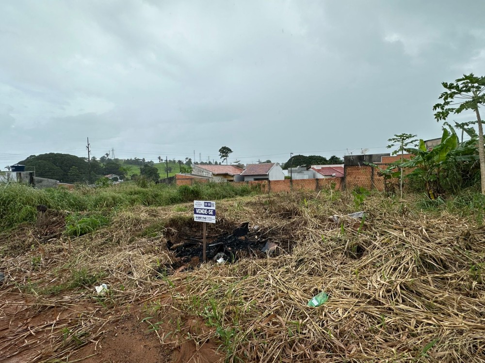 Vende-se terreno 12×25 por apenas R$100.000 no Orleans