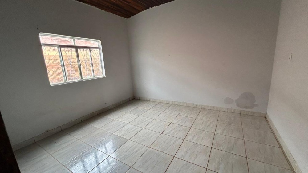 Aluga-se casa no setor 02