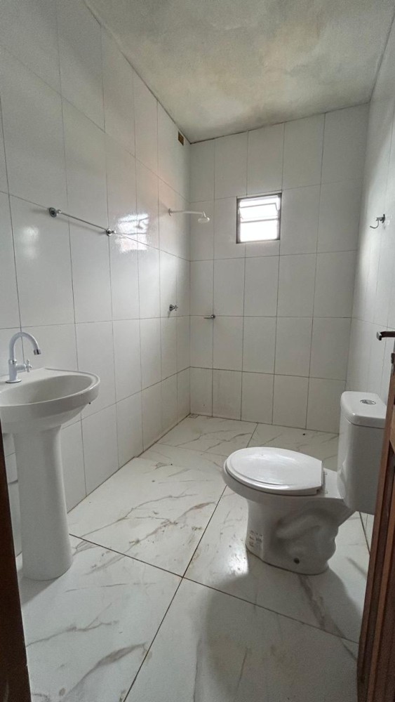 Aluga-se casa no setor 02