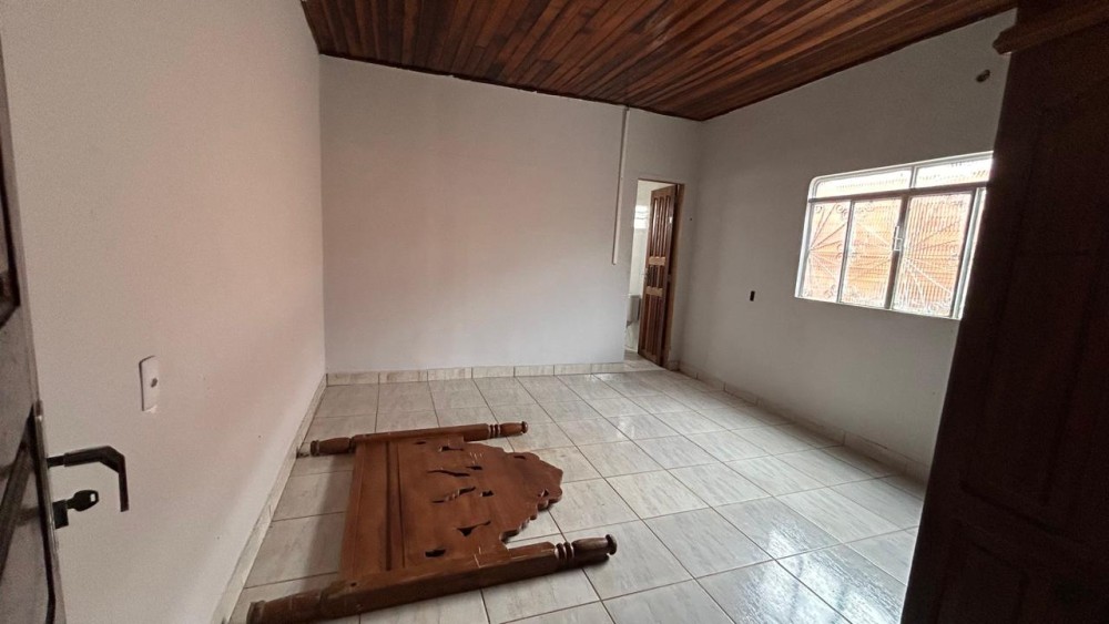 Aluga-se casa no setor 02