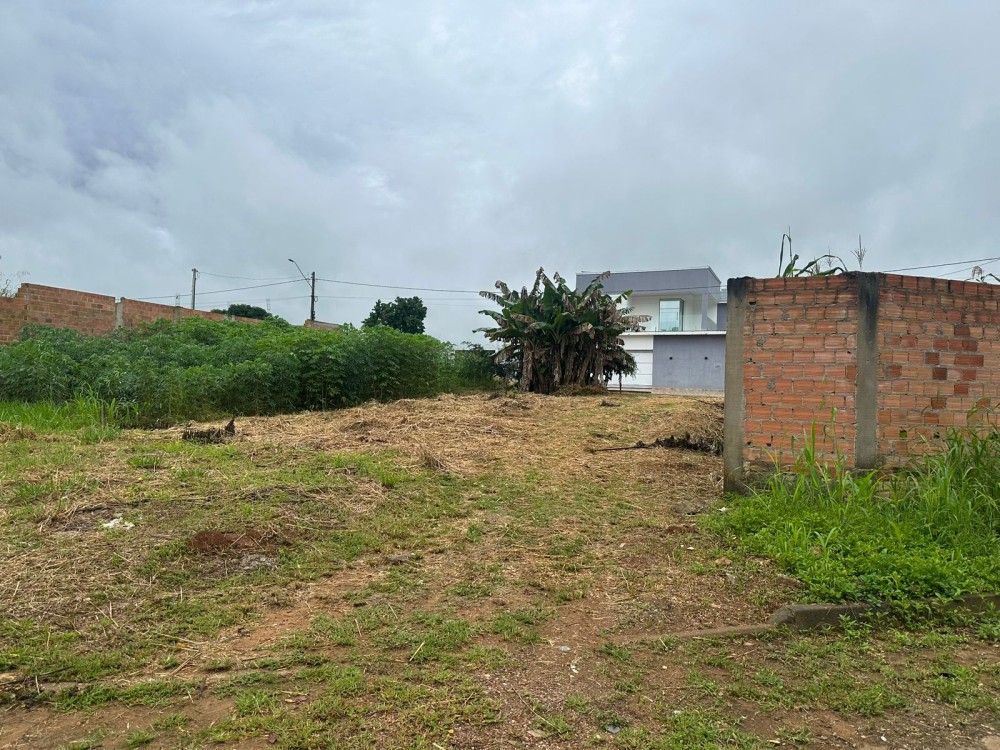 Vende-se terreno 12×25 no Savana Park