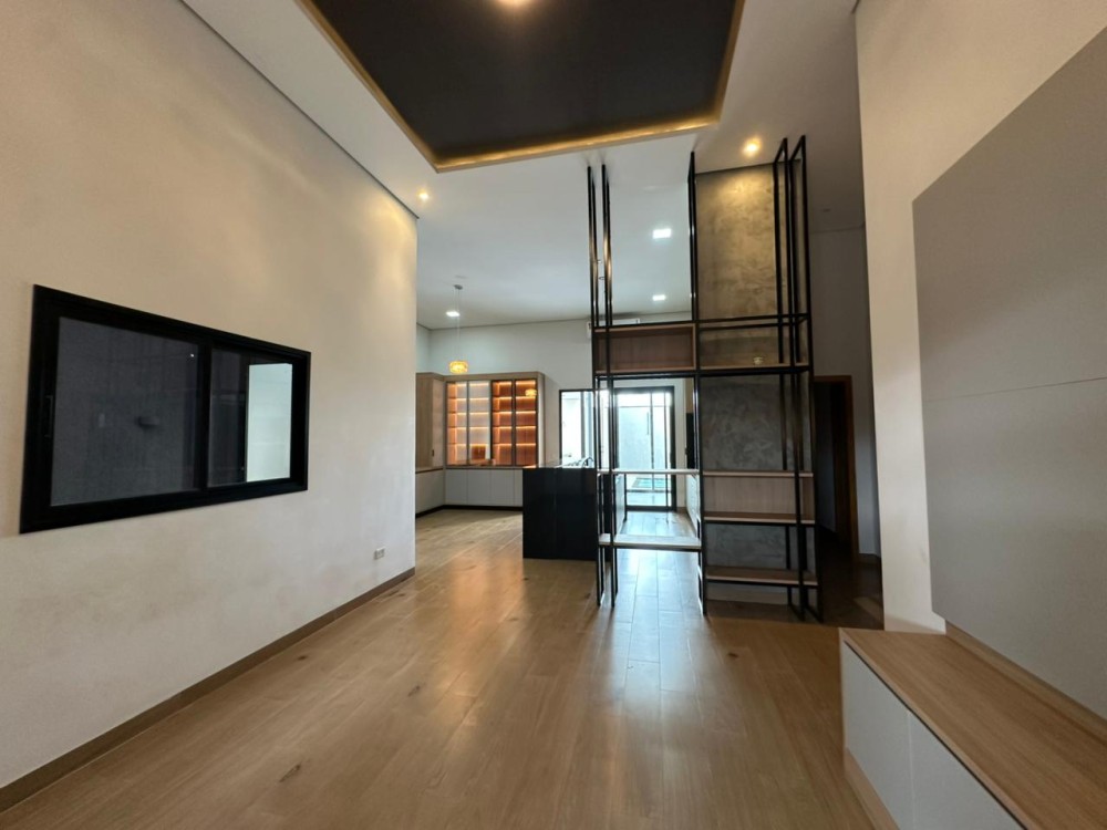 Imóvel de alto padrão à venda no Orleans, com edícula, piscina e energia solar