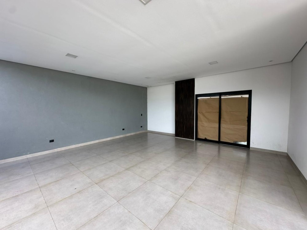 Imóvel de alto padrão à venda no Orleans, com edícula, piscina e energia solar