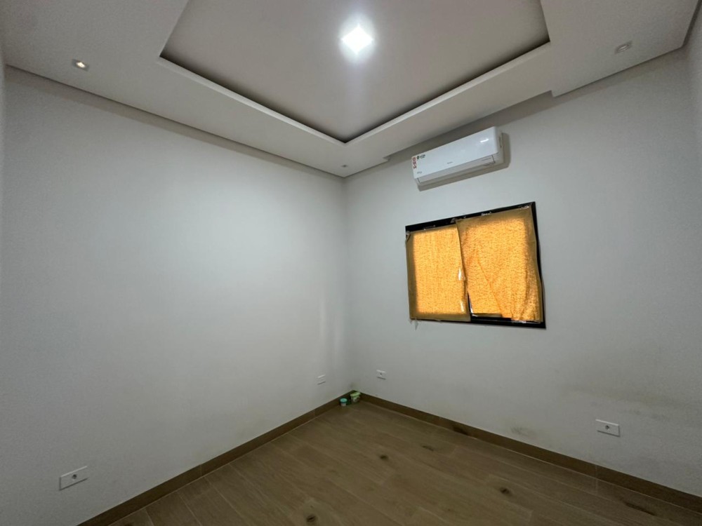 Imóvel de alto padrão à venda no Orleans, com edícula, piscina e energia solar