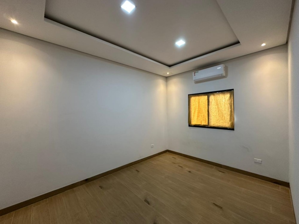 Imóvel de alto padrão à venda no Orleans, com edícula, piscina e energia solar