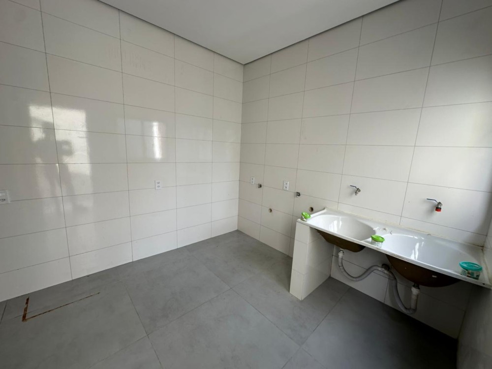 Imóvel de alto padrão à venda no Orleans, com edícula, piscina e energia solar