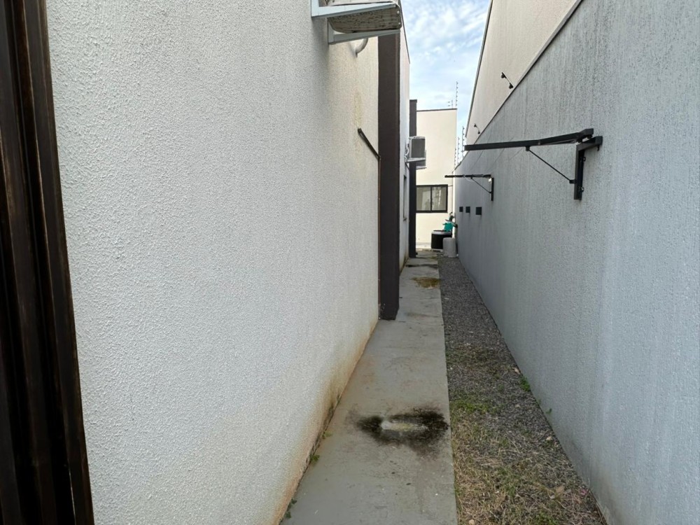 Imóvel de alto padrão à venda no Orleans, com edícula, piscina e energia solar