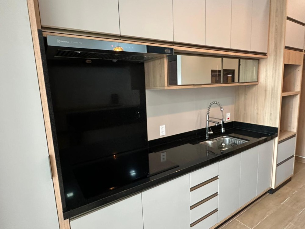 Imóvel de alto padrão à venda no Orleans, com edícula, piscina e energia solar