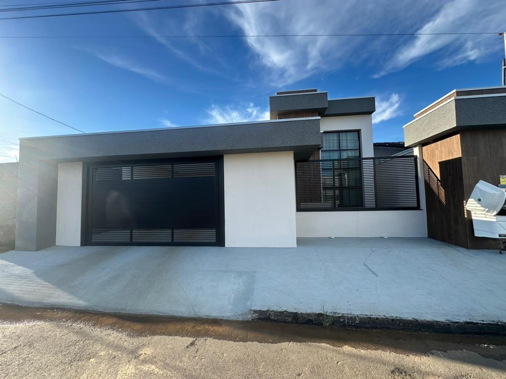 Casa de alto padrão mobiliada à venda no Orleans – 3 Quartos, área de lazer e energia solar