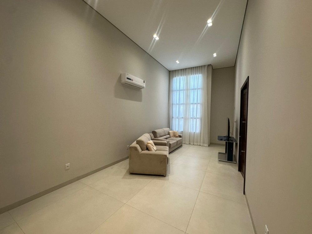 Casa de alto padrão mobiliada à venda no Orleans – 3 Quartos, área de lazer e energia solar