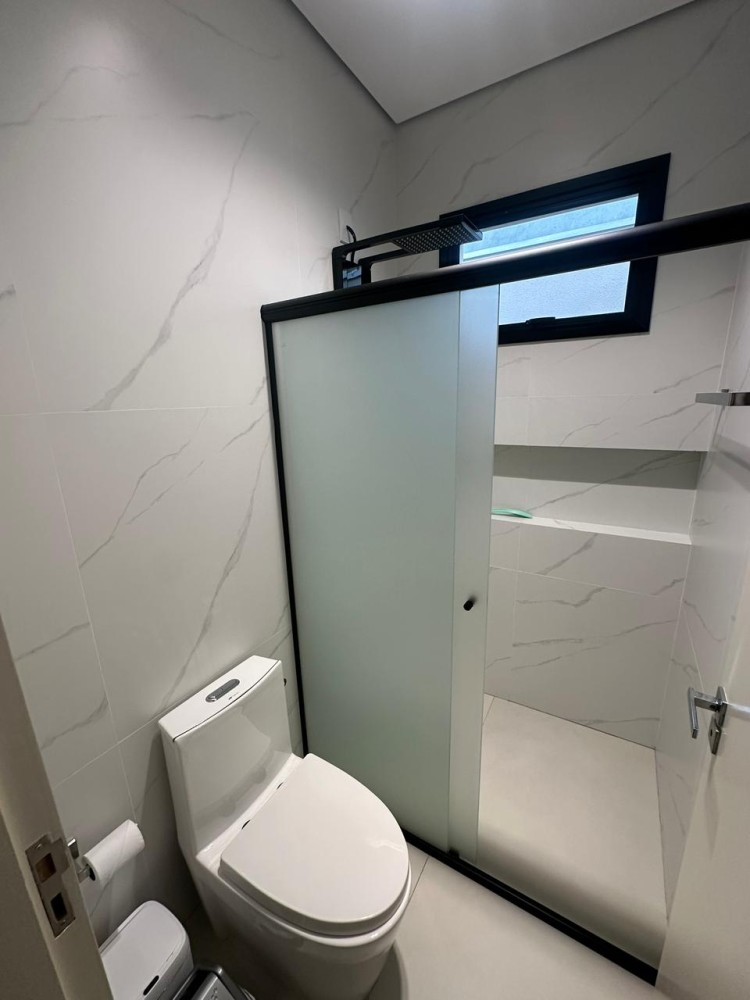 Casa de alto padrão mobiliada à venda no Orleans – 3 Quartos, área de lazer e energia solar