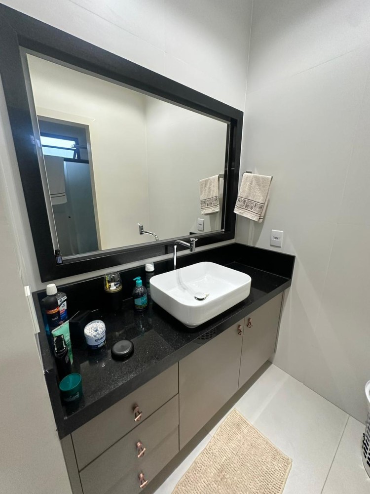 Casa de alto padrão mobiliada à venda no Orleans – 3 Quartos, área de lazer e energia solar