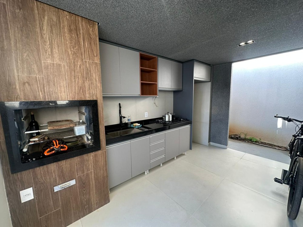 Casa de alto padrão mobiliada à venda no Orleans – 3 Quartos, área de lazer e energia solar